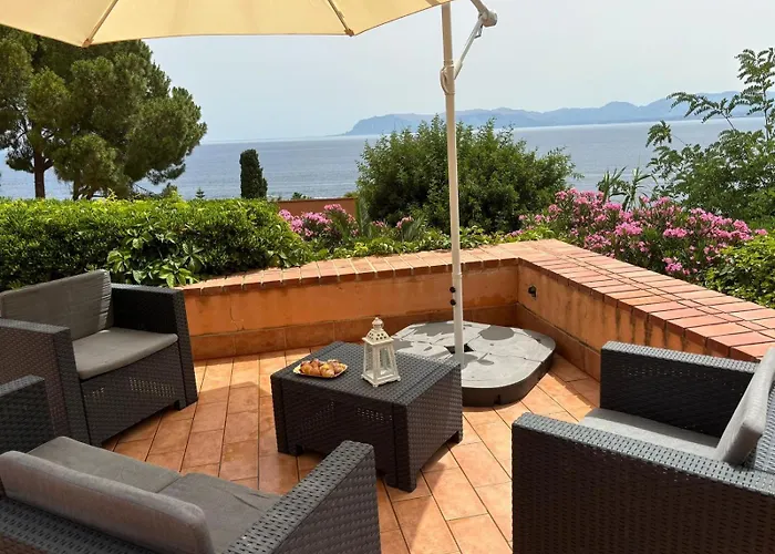 Hibiscus * Scopello (Sicily)